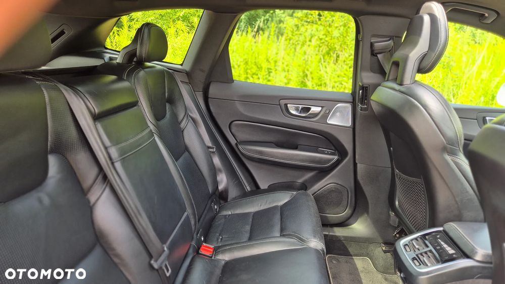 Volvo XC 60 T5 AWD R-Design - 13