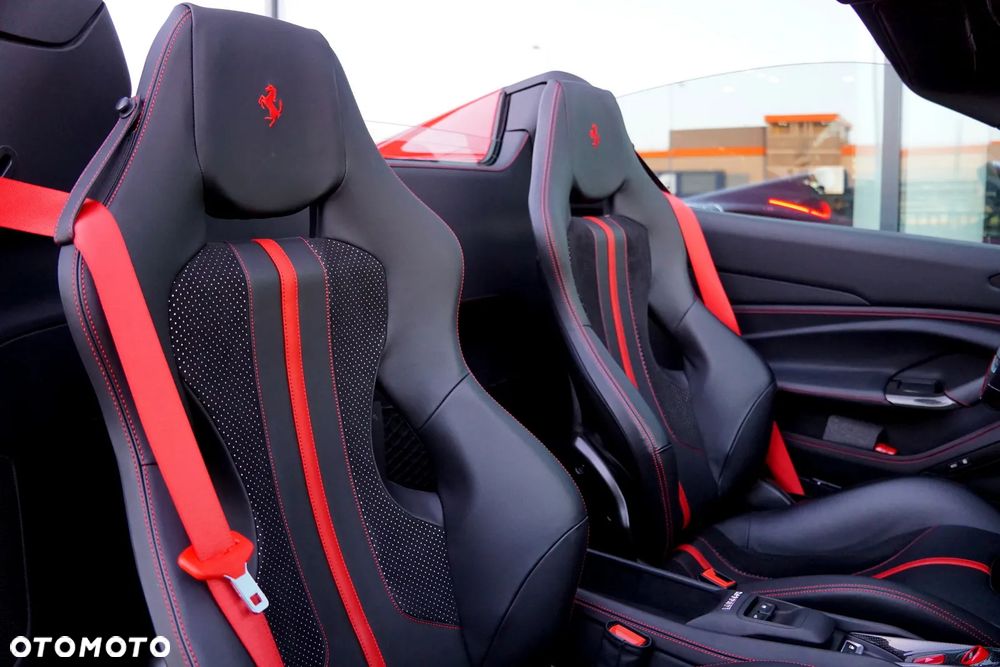 Ferrari F8 Spider - 24