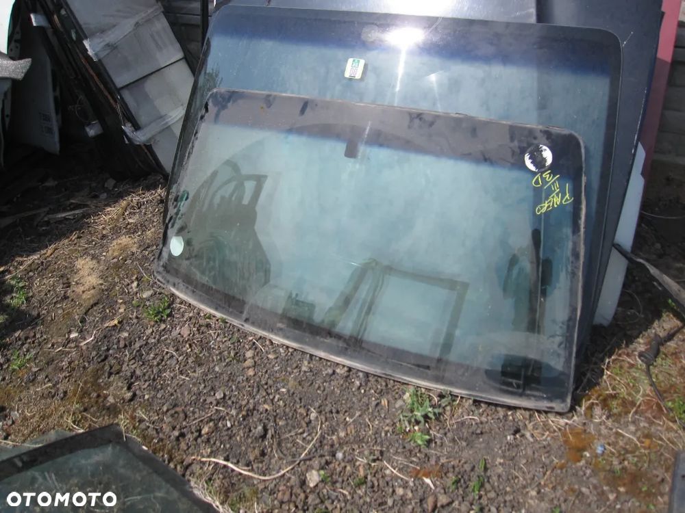 Mitsubishi Pajero 3,2DID 3D Manual szyba przednia przód czołowa