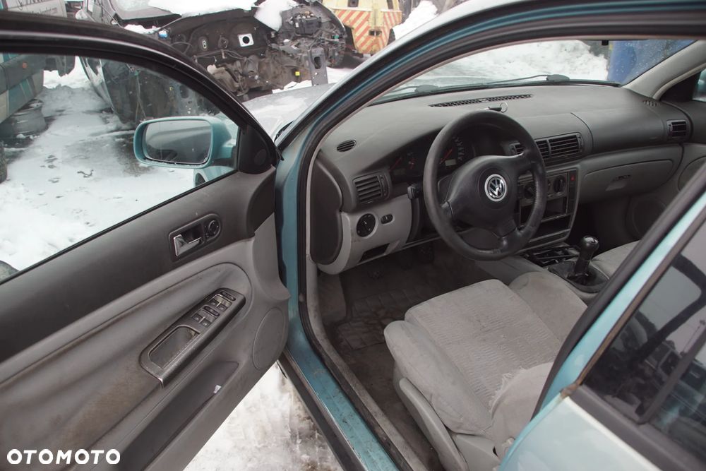 Auto na części - VW Passat B5 1.8 20V 125 KM ADR DHZ LB6N 1998R Skrzynia Drzwi Maska Klapa Zderzak Błotnik Lampa Klamka Lusterko Szyba Deska Kokpit Sterownik Moduł Czujnik Licznik Panel Kierownica - 9
