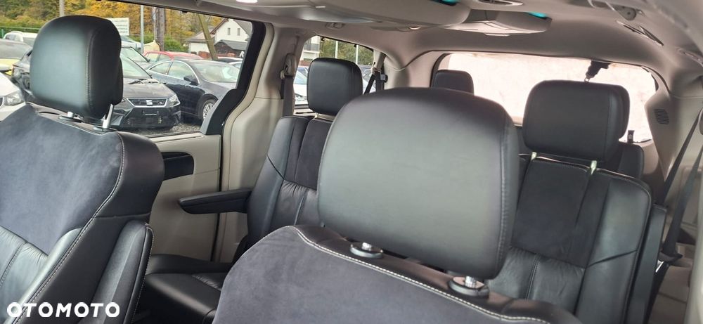 Chrysler Town & Country 3.6 Limited - 17