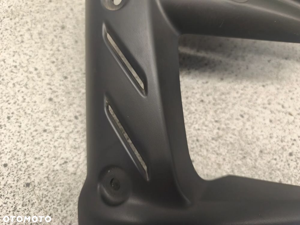 Owiewka, osłona chłodnicy, wypełnienie Triumph Street Triple 675 - 8