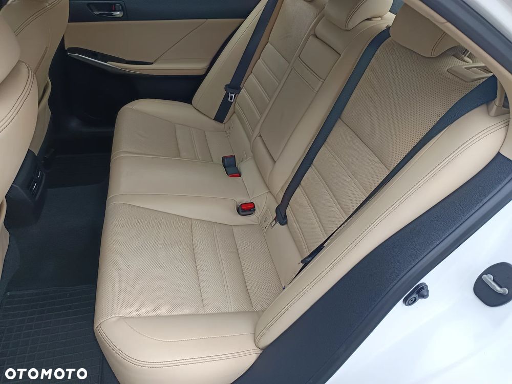 Lexus IS 300h Elite - 3