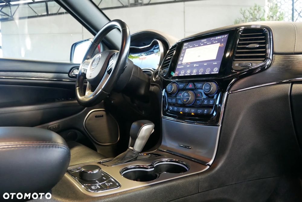 Jeep Grand Cherokee - 28
