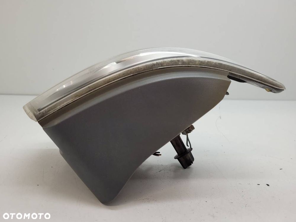 LAMPA TYŁ LEWA MAZDA 2 DY BIAŁA EUROPA 6M7113405AF - 4