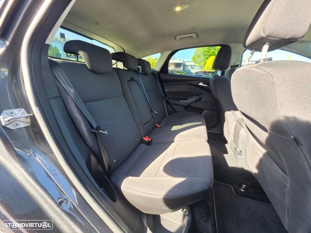 Ford Focus 1.5 TDCi ECOBlue Active - 12