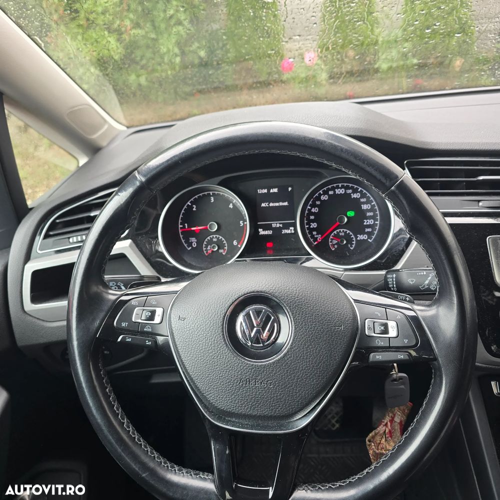 Volkswagen Touran 2.0 TDI DSG Highline - 17