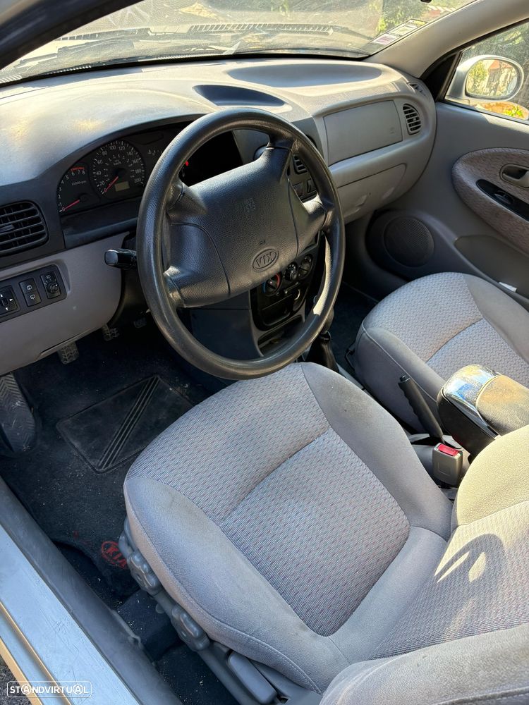 Kia Rio Sedan 1.3 LS Confort - 10