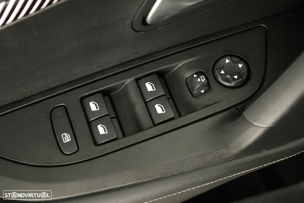Peugeot 2008 1.2 PureTech Allure EAT8 - 21