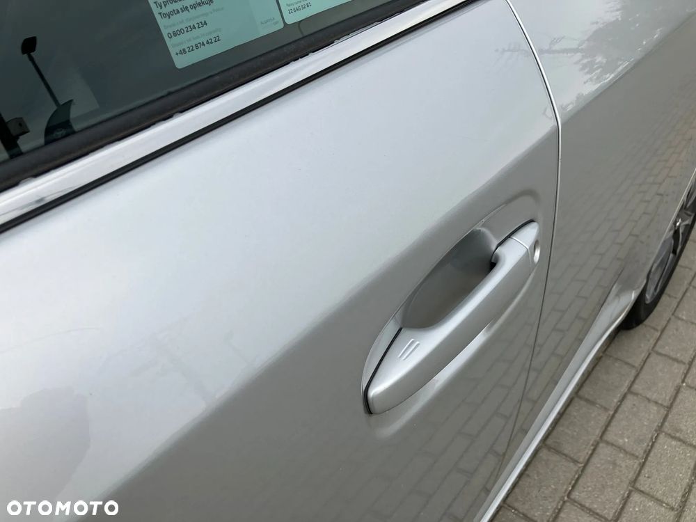 Toyota Avensis 1.8 Premium - 14