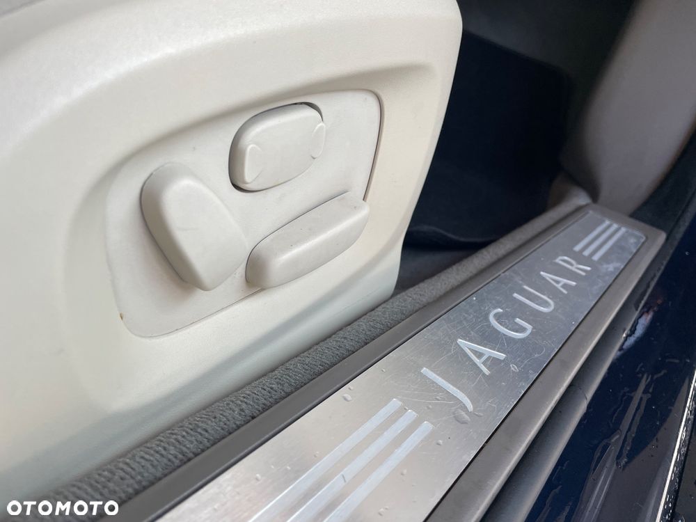 Jaguar XF 2.7 V6 D Premium Luxury - 24