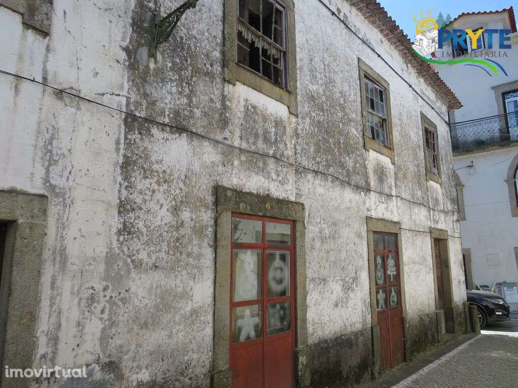 Casa senhorial situada no centro da Vila de Castanheira de Pêra - Grande imagem: 3/17