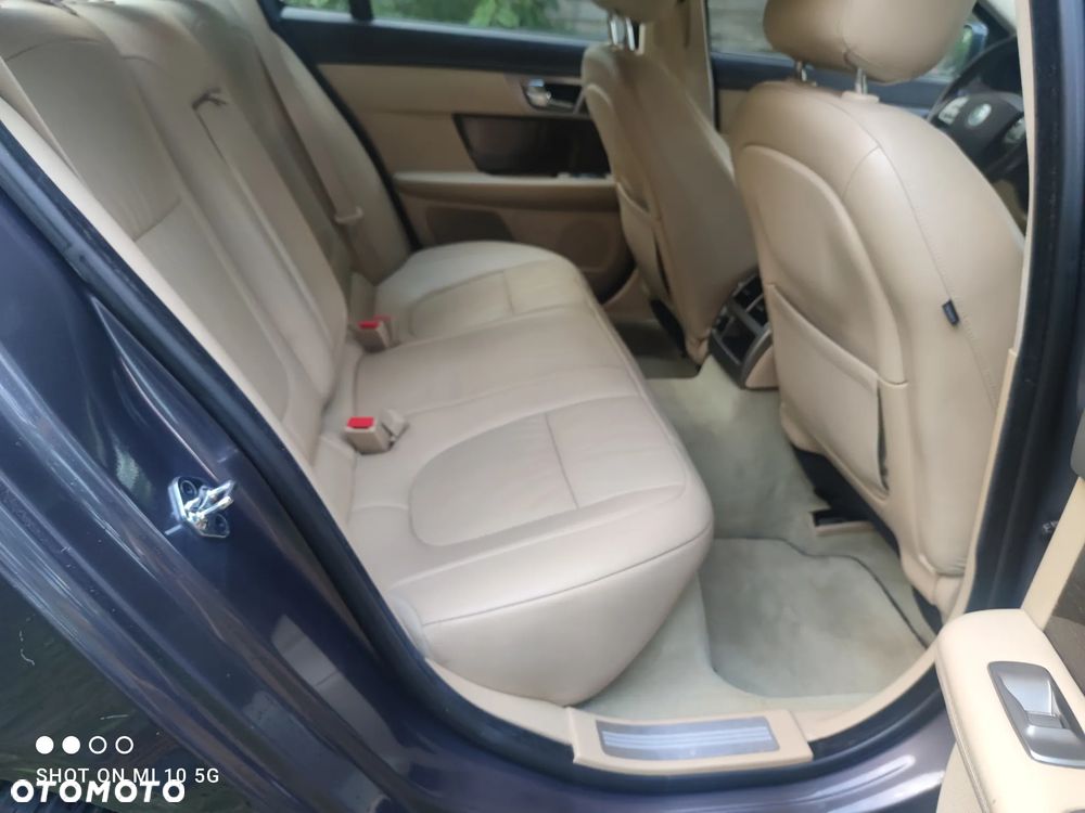 Jaguar XF 3.0 V6 D Luxury - 18