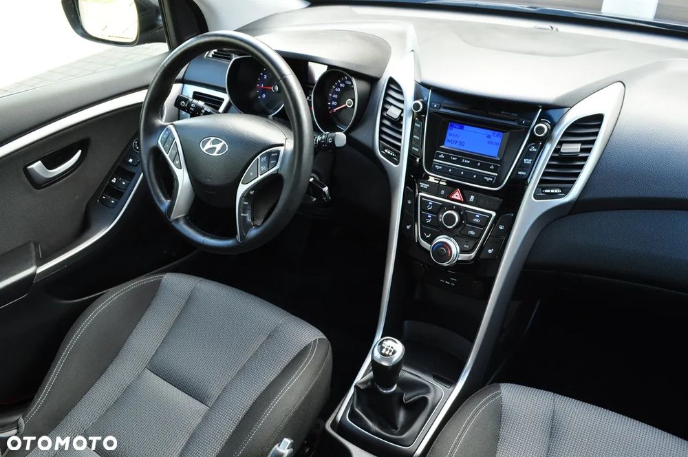 Hyundai i30 blue 1.4 - 9
