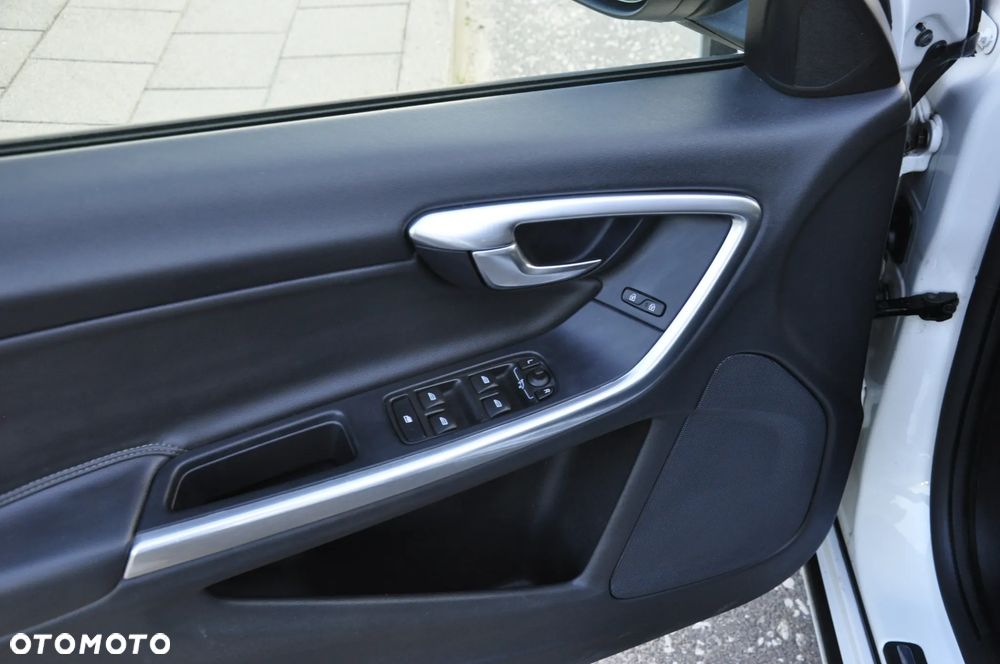 Volvo V60 D3 Summum - 14