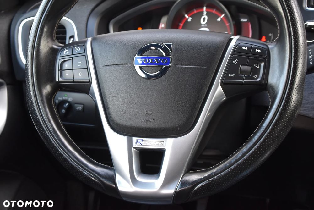 Volvo V40 D3 R-Design - 19