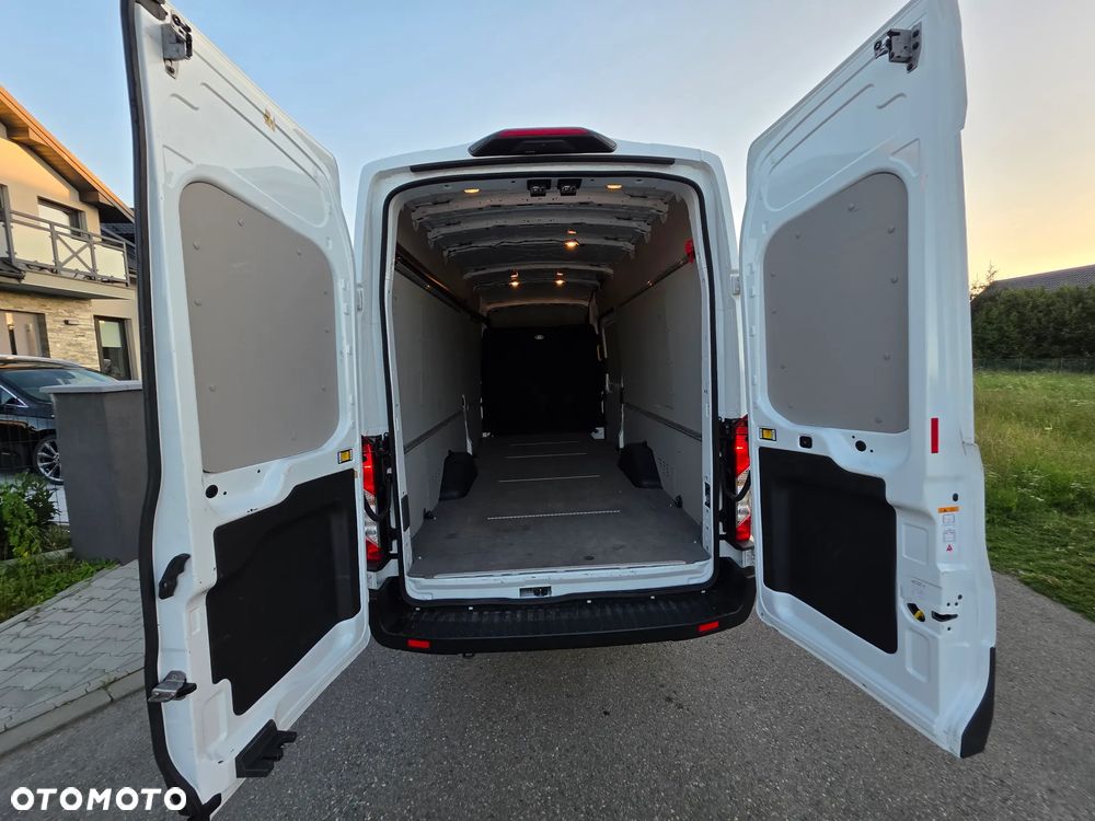 Ford Transit L4 RWD Trend - 12