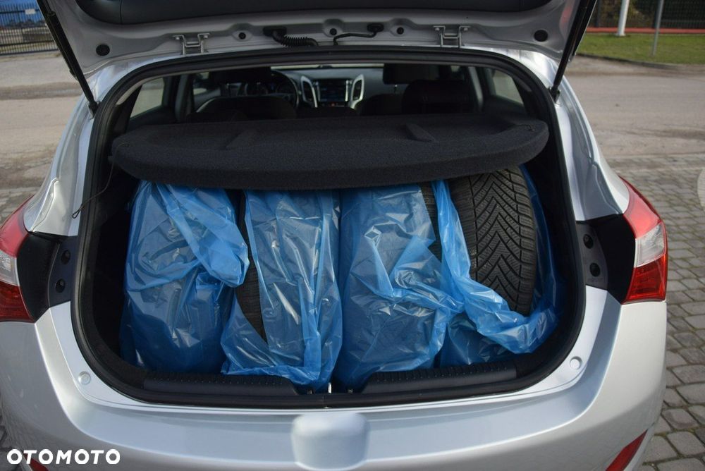 Hyundai i30 1.6 CRDi Fifa World Cup Edition - 21