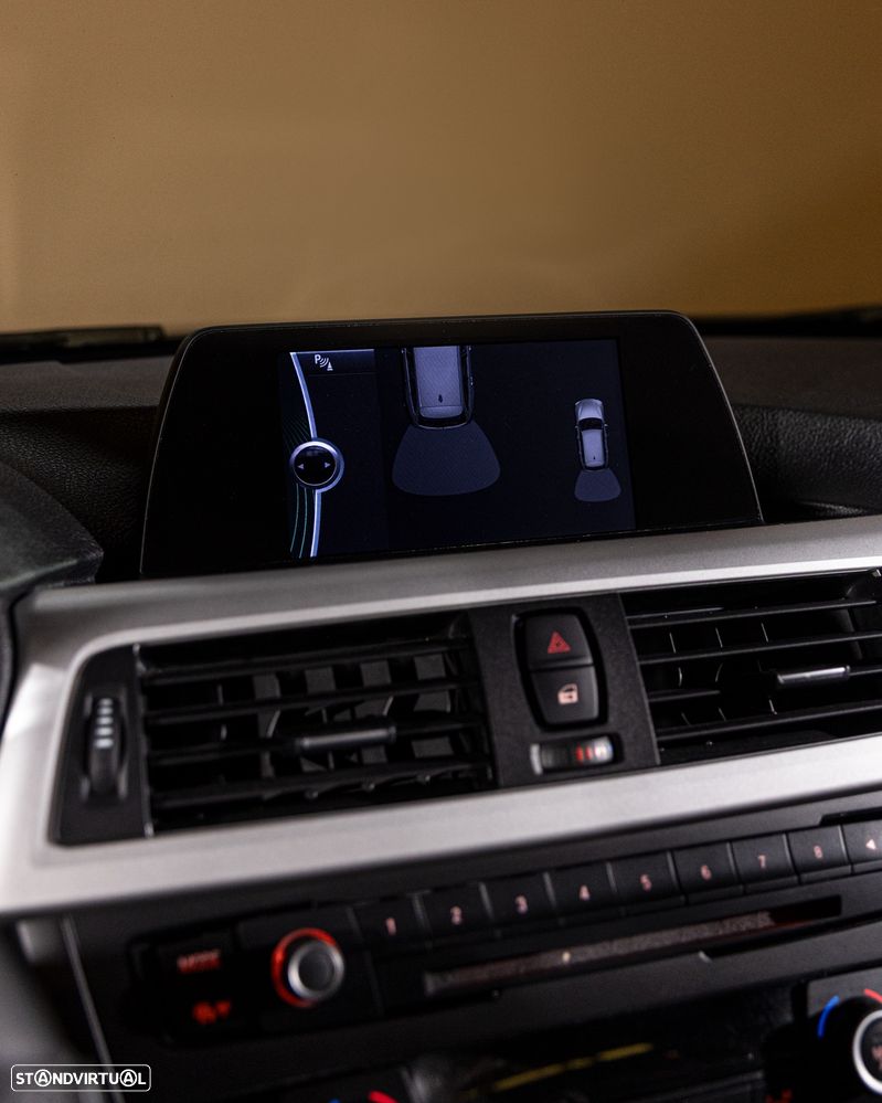 BMW 320 d Pack M - 18