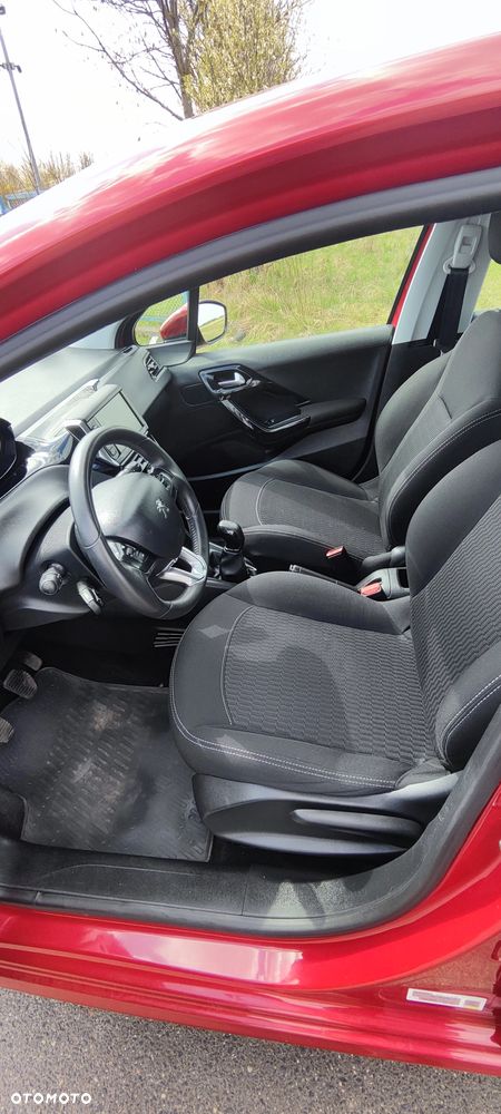 Peugeot 208 - 13