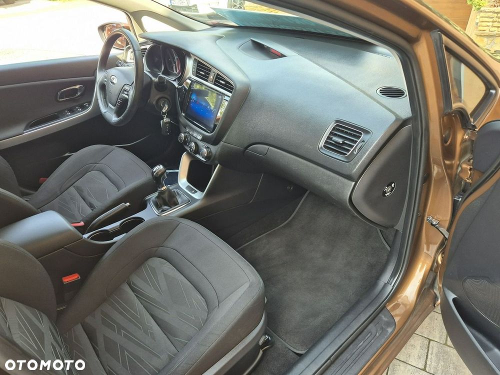 Kia Ceed - 13