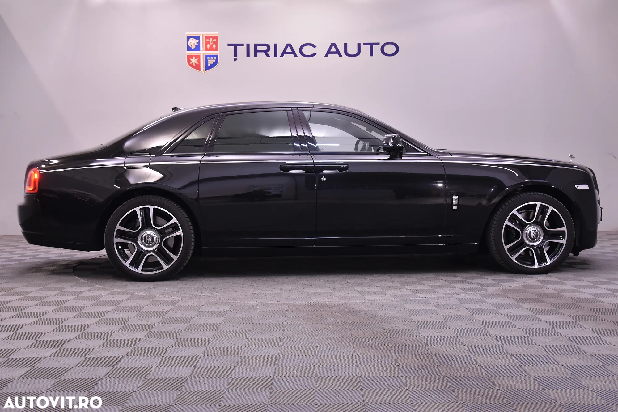 Rolls-Royce Ghost - 6