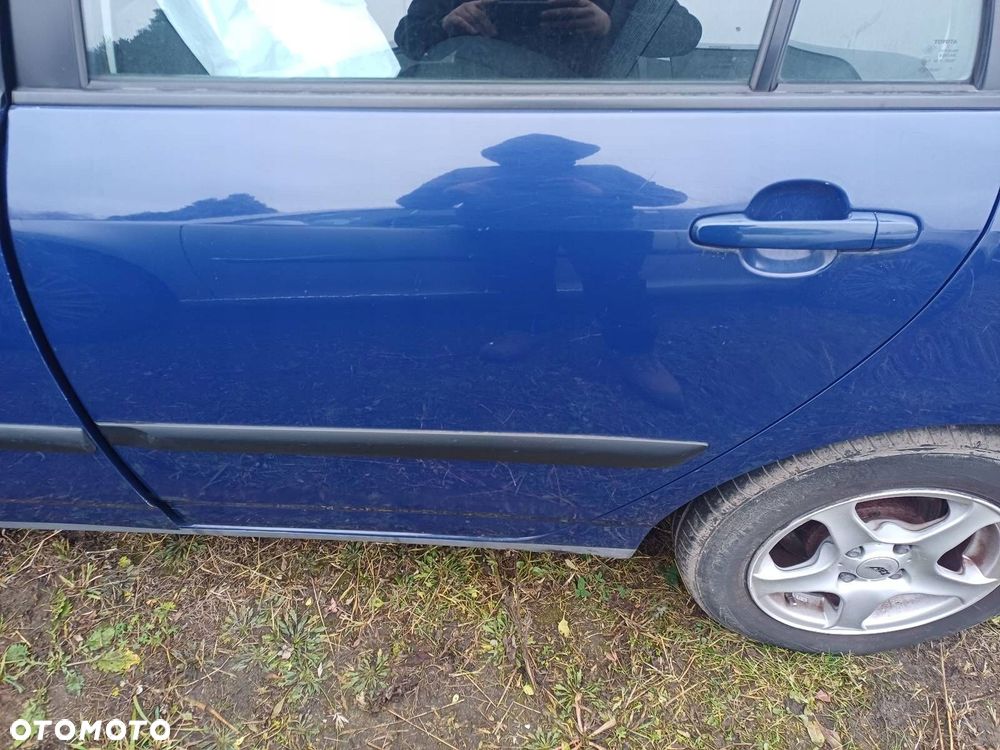 DRZWI KOMPLETNE LEWY TYŁ TOYOTA COROLLA E12 8Q4 - 2