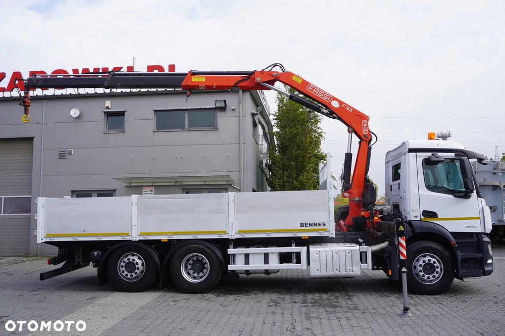 Mercedes-Benz Antos 2540 / Burtowy 15 EPAL / HDS Fassi F165 / 6.1 t / Zasięg 8 m / pilot / rotator / 1600 MTH / oś skrętna - 2