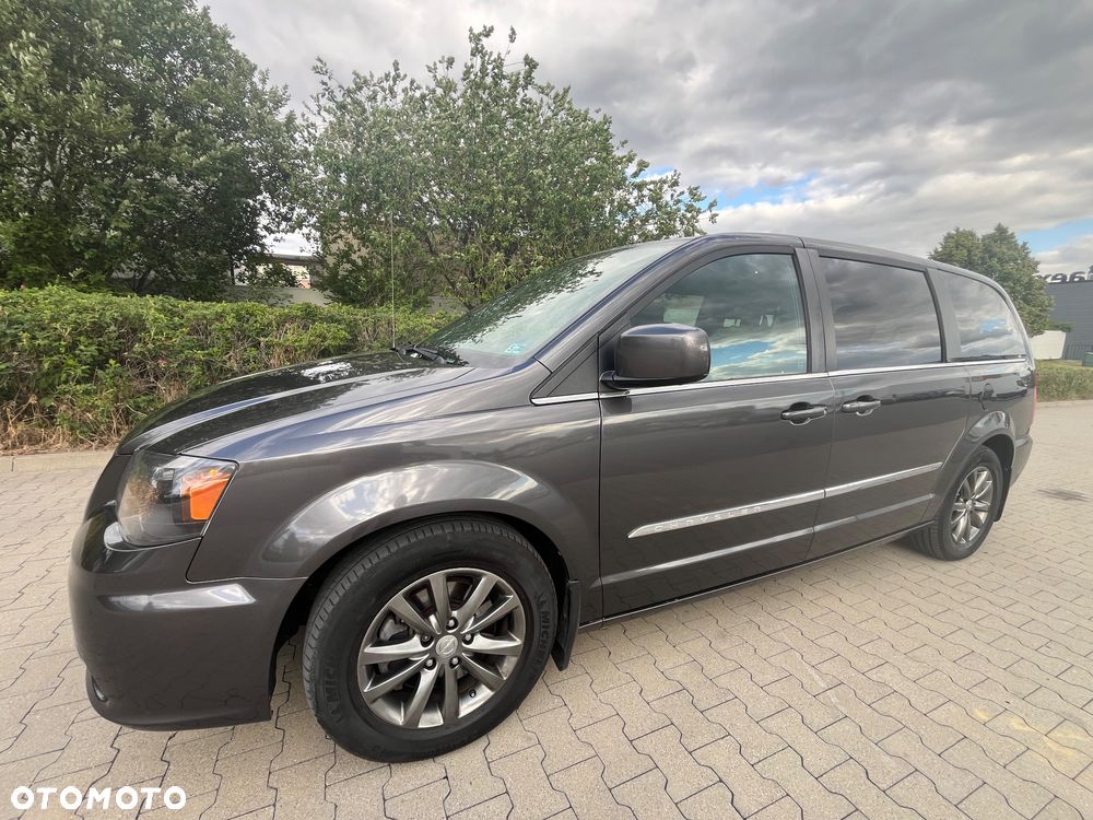 Chrysler Town & Country - 2