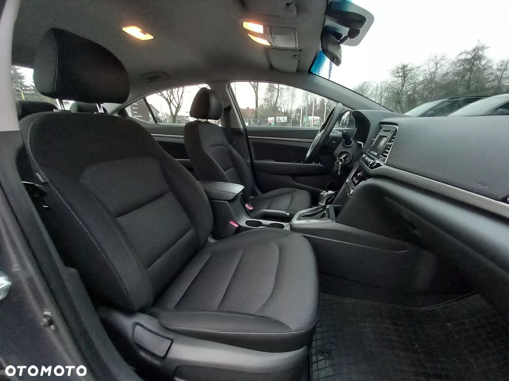 Hyundai Elantra 1.6 CRDi BlueDrive Style DCT - 14