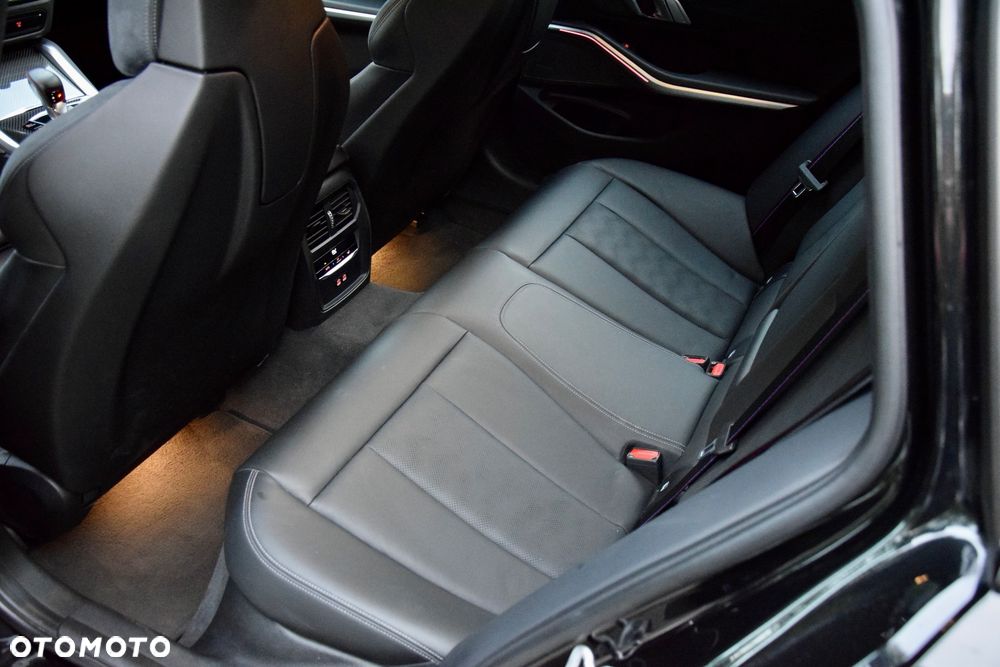 BMW M3 Competition M xDrive - 18