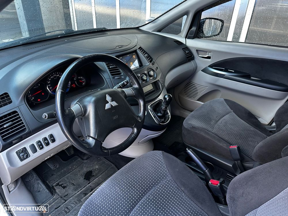 Mitsubishi Grandis 2.0 DI-D Sport - 15