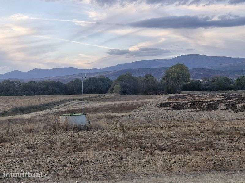Terreno Rústico - área de 8.770 m. quadrados - Grande imagem: 3/4