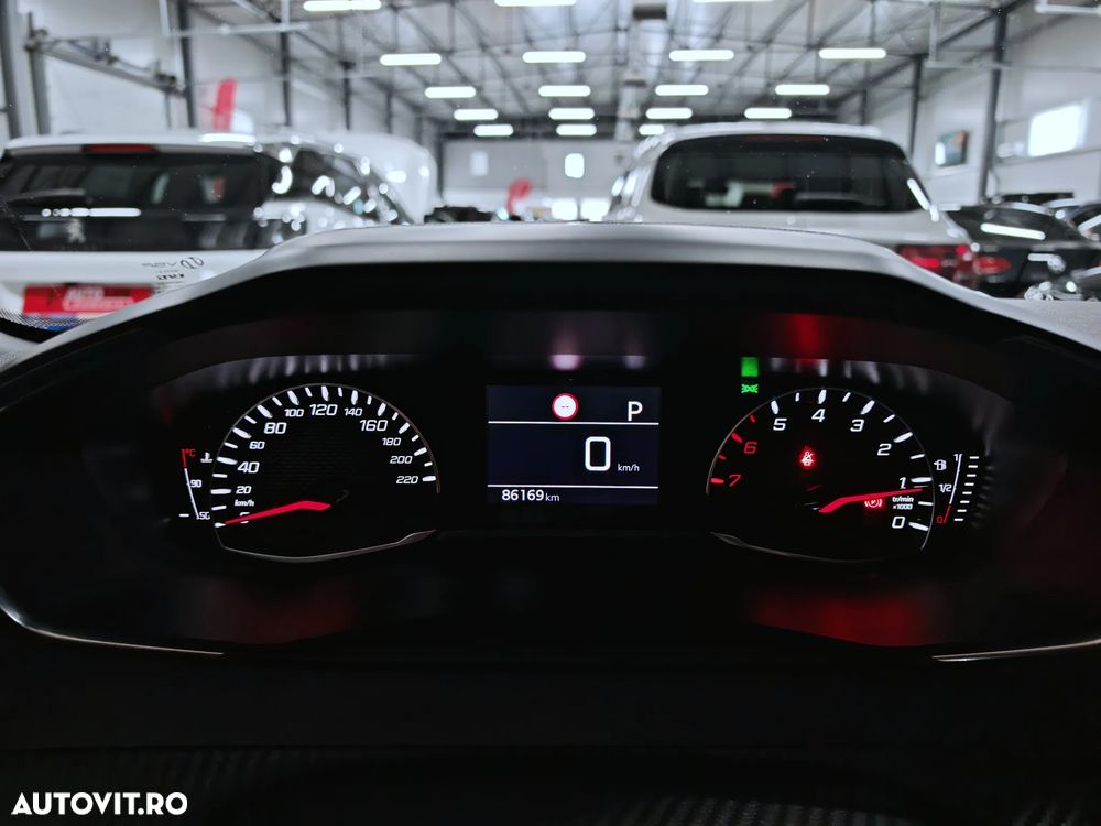 Peugeot 2008 PureTech 130 EAT8 Allure - 22