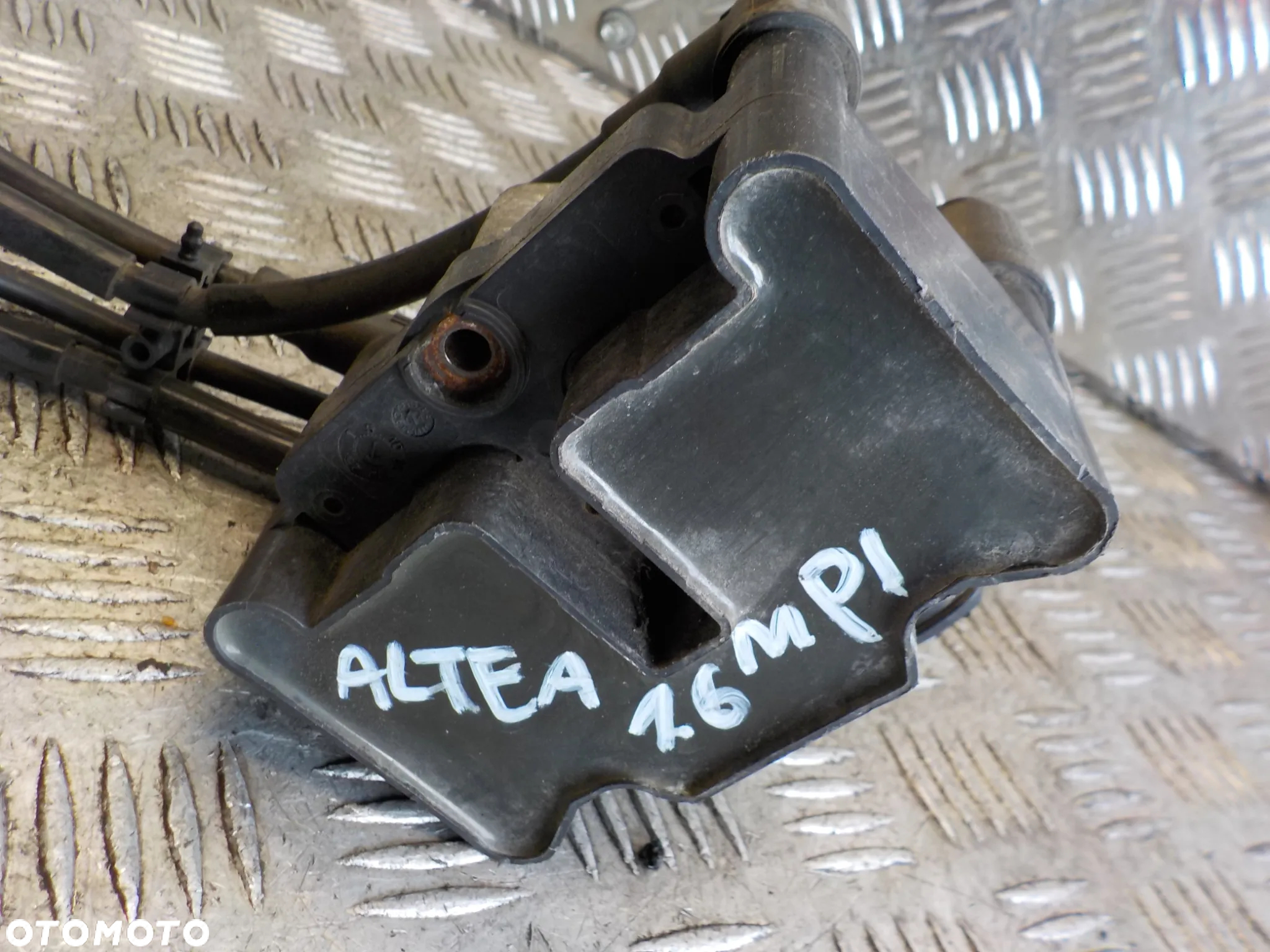 SEAT ALTEA 1.6 MPI CEWKA ZAPŁONOWA - 4