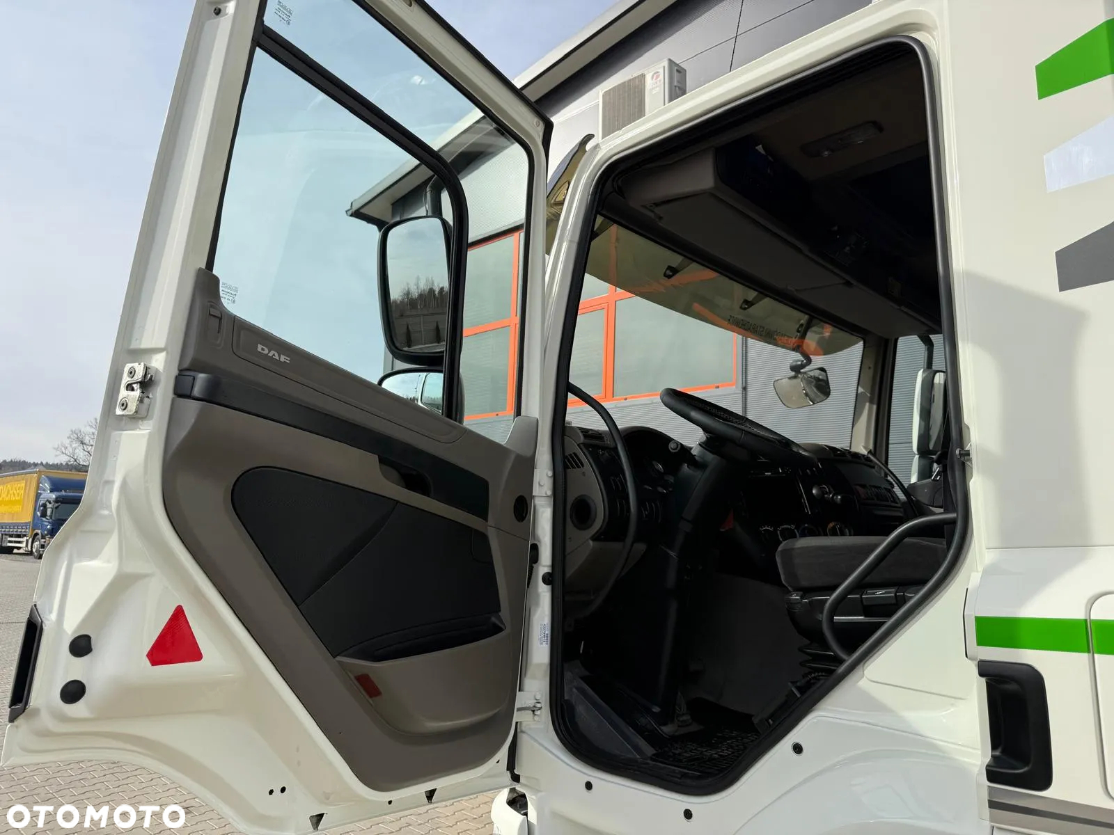 DAF DAF CF XF 75.360 // 6x2 // E5 // chłodnia 21 Epal // sypialka // klima // winda pod spód - 23