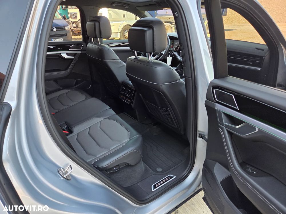 Volkswagen Touareg V6 TDI 4MOTION R-Line - 13