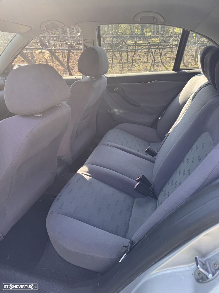 SEAT Leon 1.4 16V Signo - 4