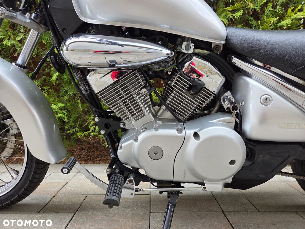 Suzuki Intruder - 16