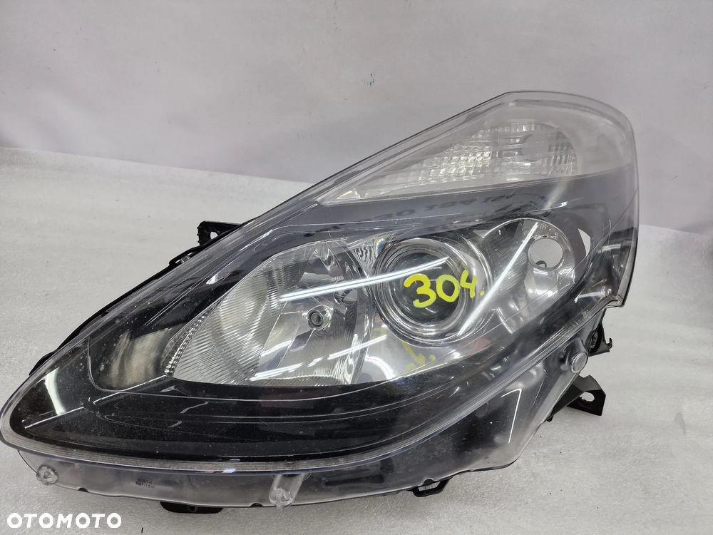 RENAULT CLIO 3 III LIFT 09-12 LEWA LAMPA PRZEDNIA PRZÓD SOCZEWKA , NR 260107046R , NR AUKCJI LA304 - 1
