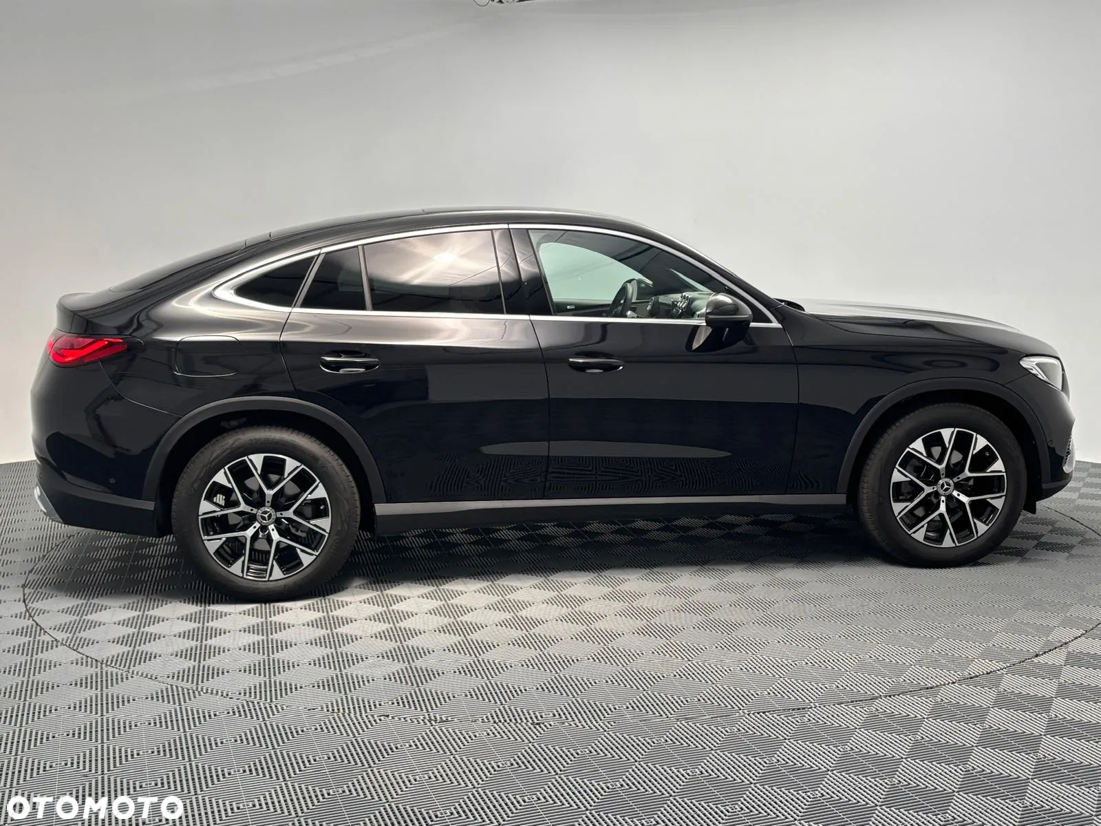 Mercedes-Benz GLC - 12