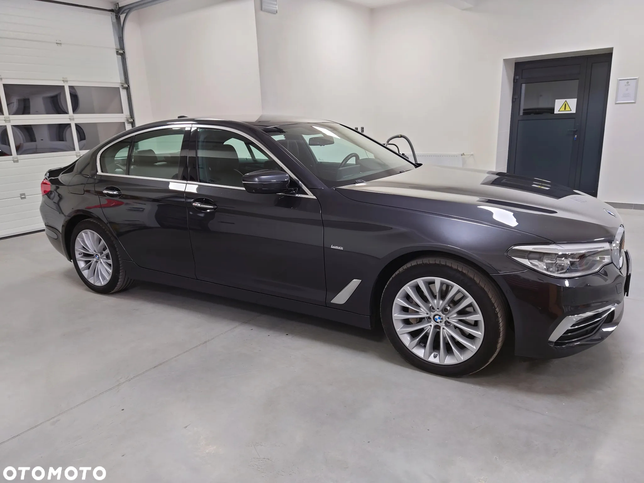 BMW Seria 5 530d xDrive Luxury Line - 4