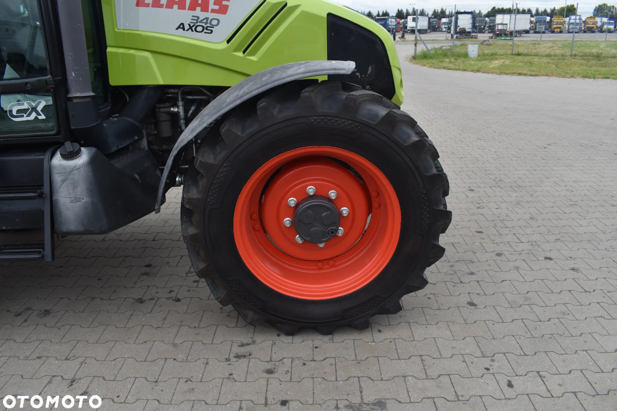 Claas Axos 340 CX - 12
