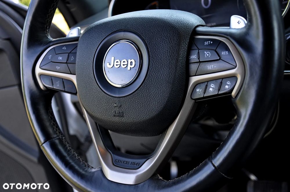 Jeep Grand Cherokee - 25