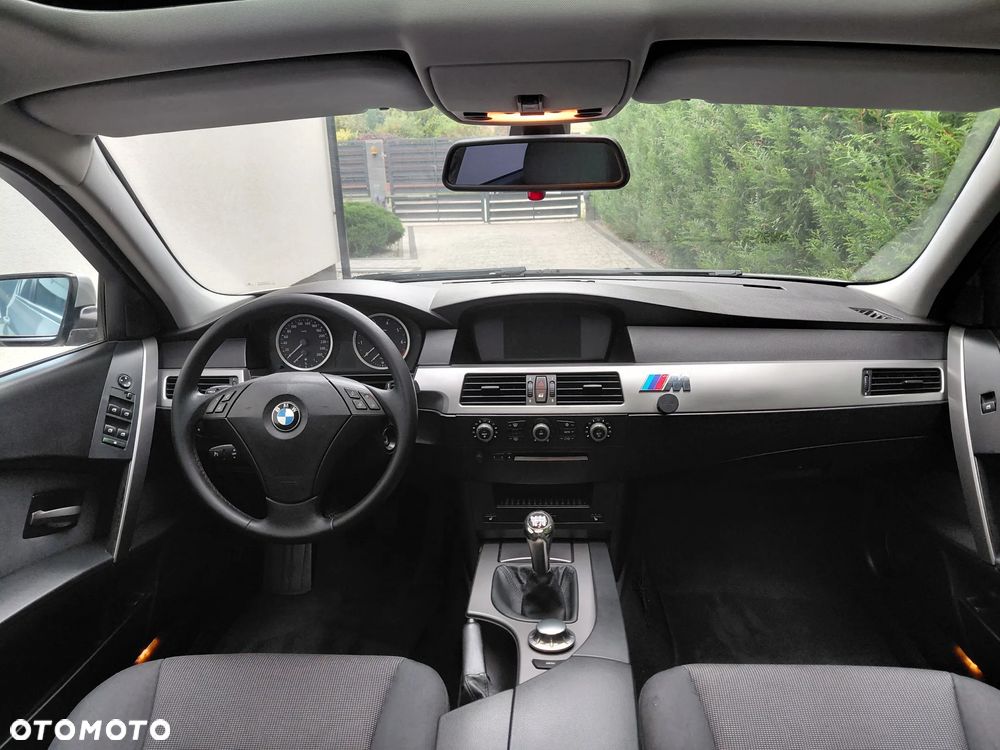 BMW Seria 5 520i - 23