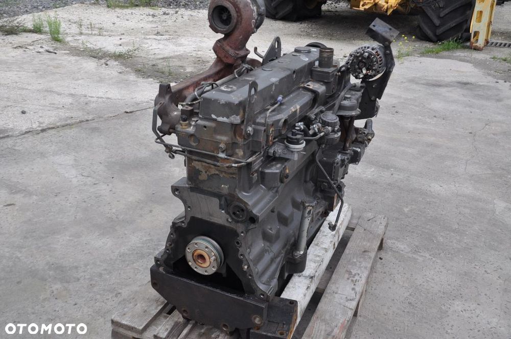 SILNIK JOHN DEERE NR 6068HRT51 RENAULT ARES 825 - 2