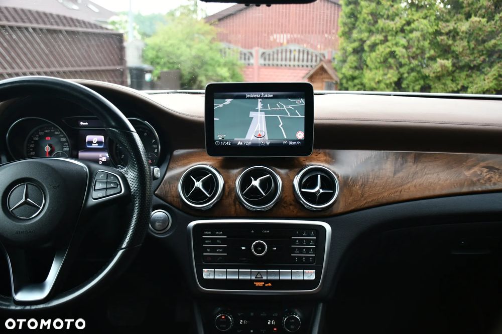 Mercedes-Benz GLA 250 4-Matic AMG Line - 33