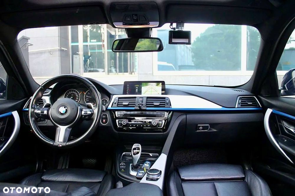 BMW Seria 3 330i M Sport - 9