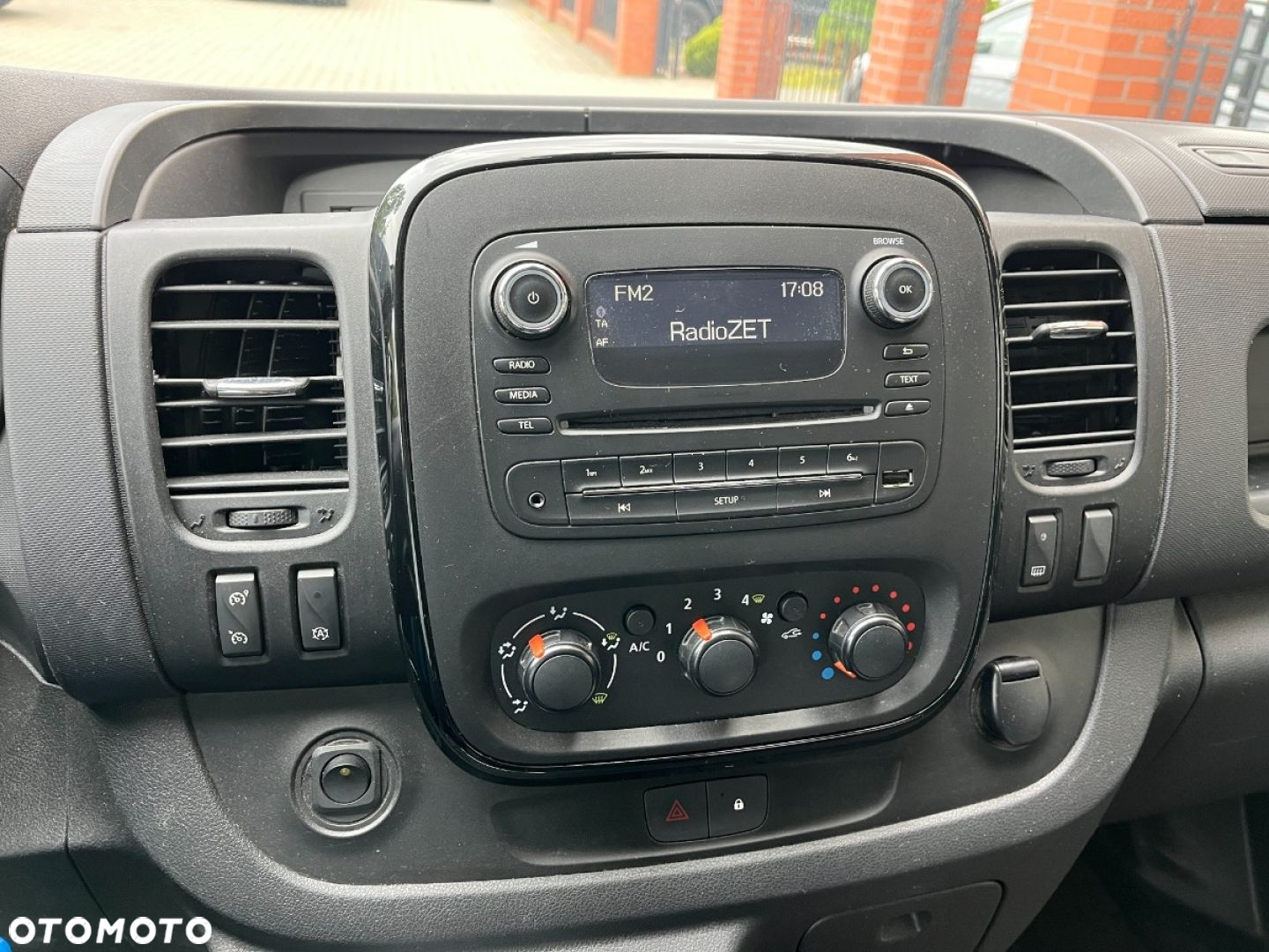 Opel Vivaro - 10