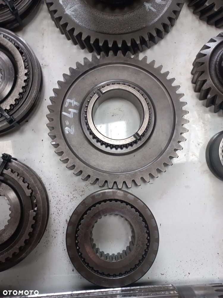 Części skrzyni DEUTZ FAHR DX kosz napęu,przystawka,koło zębate,wałek wom,sprzęgłowy04357784,wsteczny bieg,synchronizator 1-2,3-4,przesówka,nakładka synchronizatora,pierścienie,hamulce,04382316,04359887,04401332,04334390,48z,04335002,04383368,dx 140,160 - 5